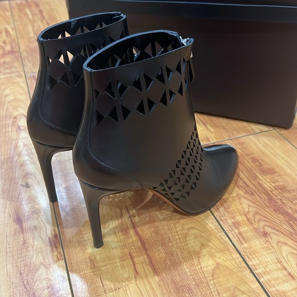 Alaia Leather Lazer Cut Booties - Picture 11 of 12